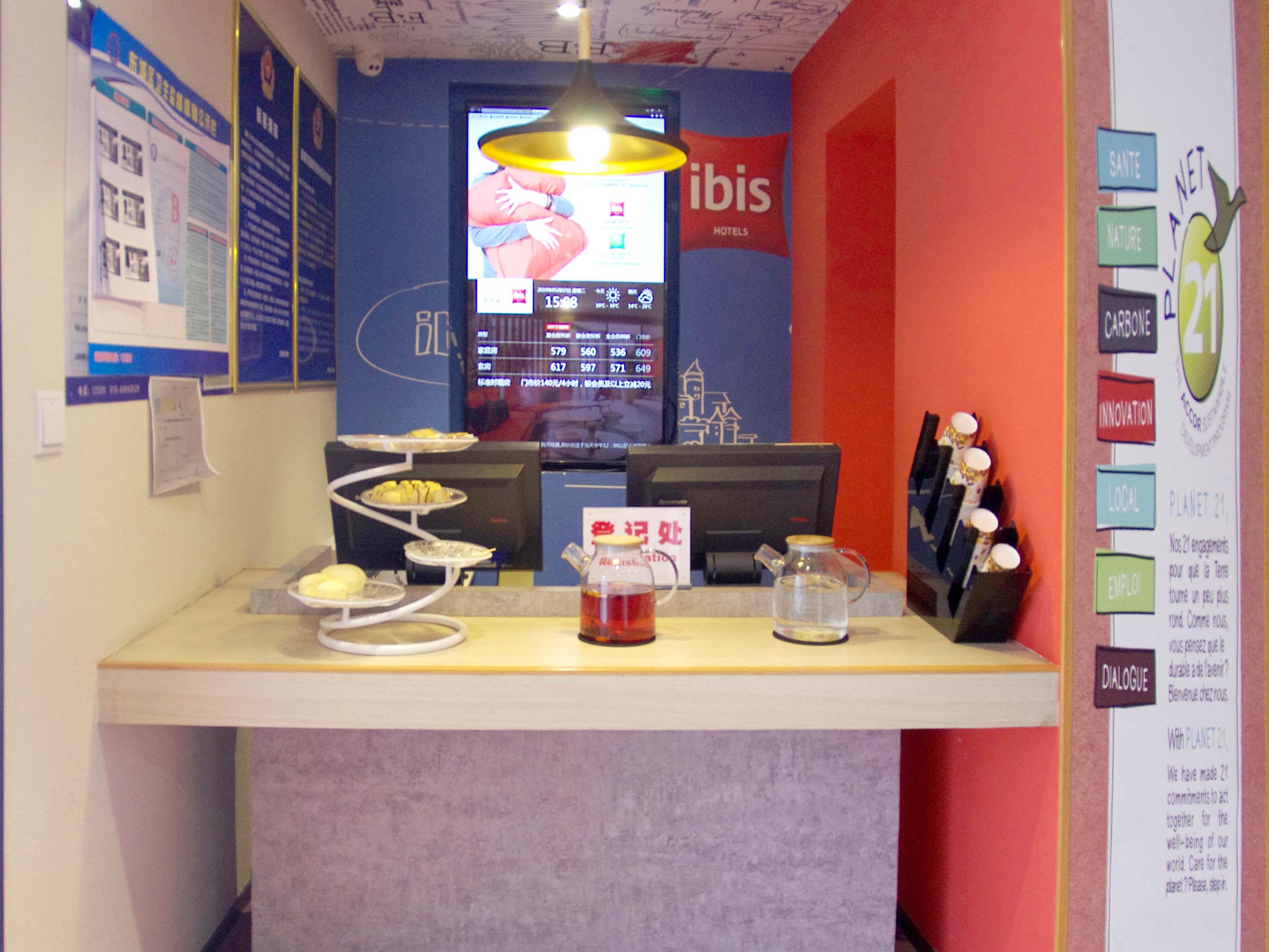 Ibis Beijing Tiantandongmen Metro Station Hotel Екстер'єр фото