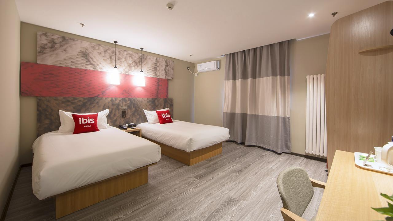 Ibis Beijing Tiantandongmen Metro Station Hotel Екстер'єр фото