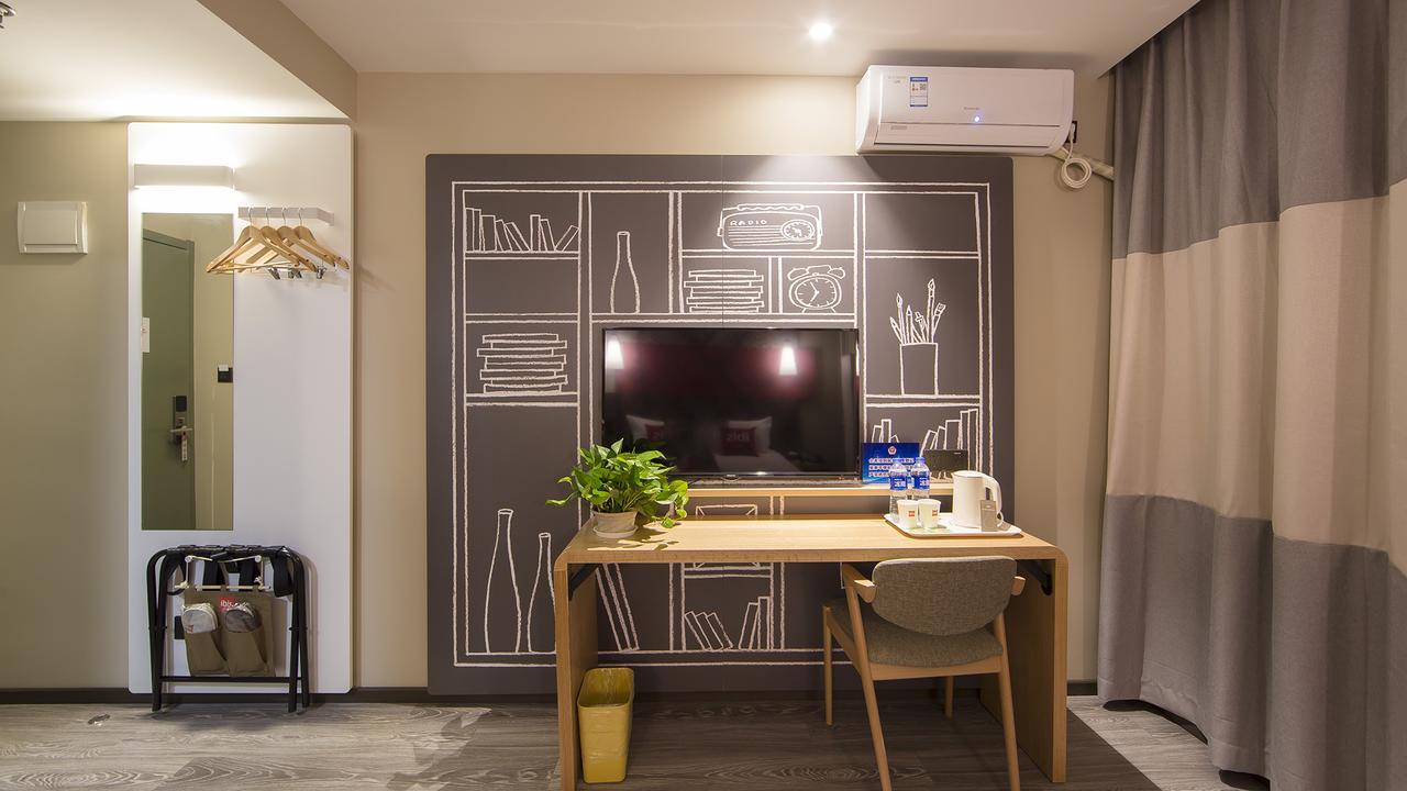 Ibis Beijing Tiantandongmen Metro Station Hotel Екстер'єр фото