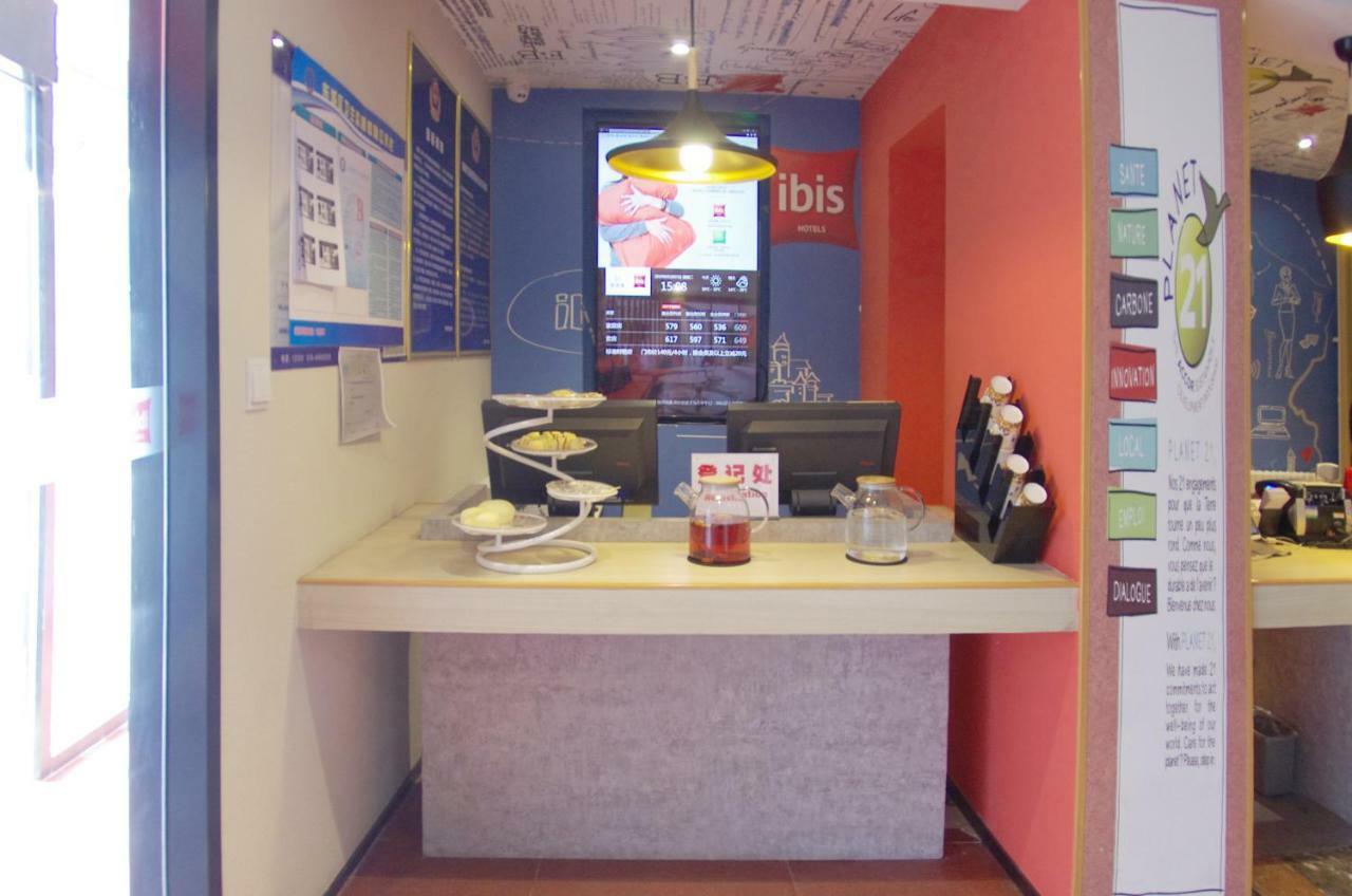 Ibis Beijing Tiantandongmen Metro Station Hotel Екстер'єр фото
