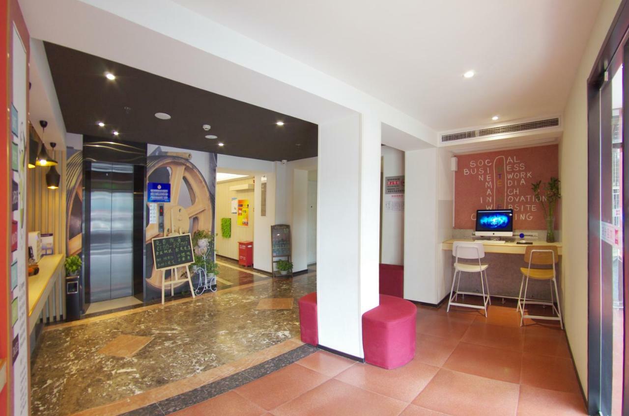 Ibis Beijing Tiantandongmen Metro Station Hotel Екстер'єр фото